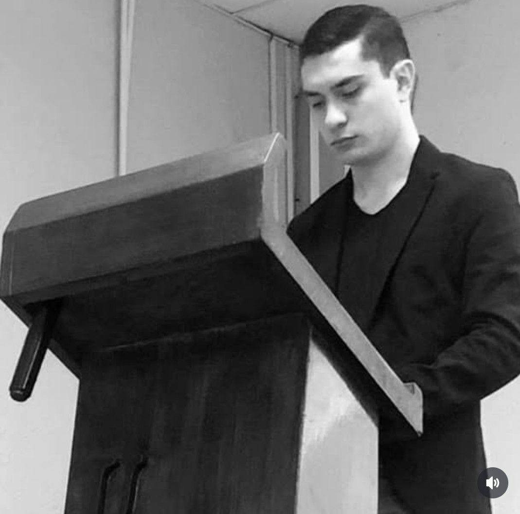 Nar Saul durante una conferencia